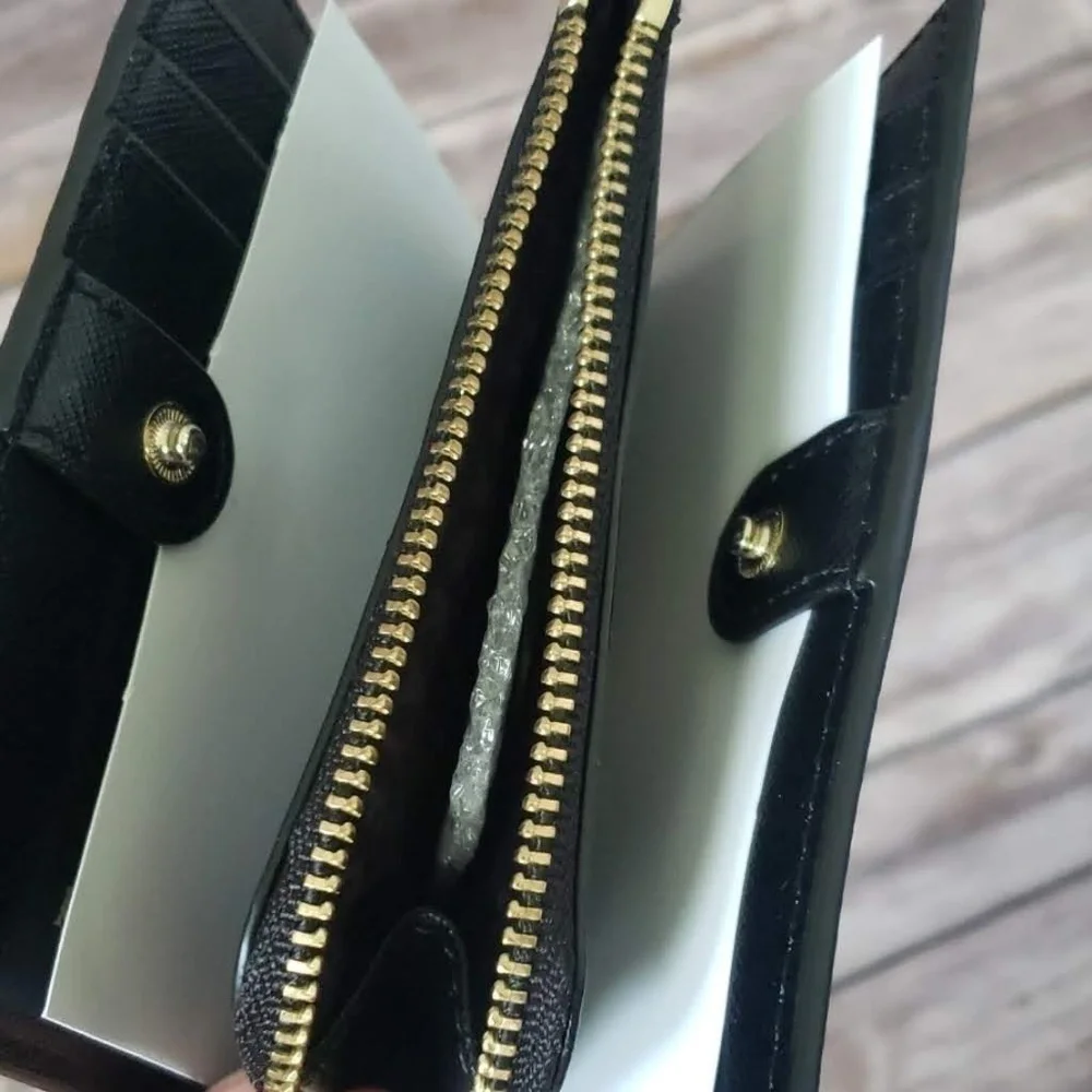 kate spade Laurel Way small Shawn wallet NWT